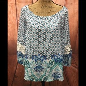 Blue/green floral print crocheted sleeves top